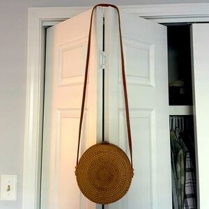 NWOT Rattan Purse with navy & white lining